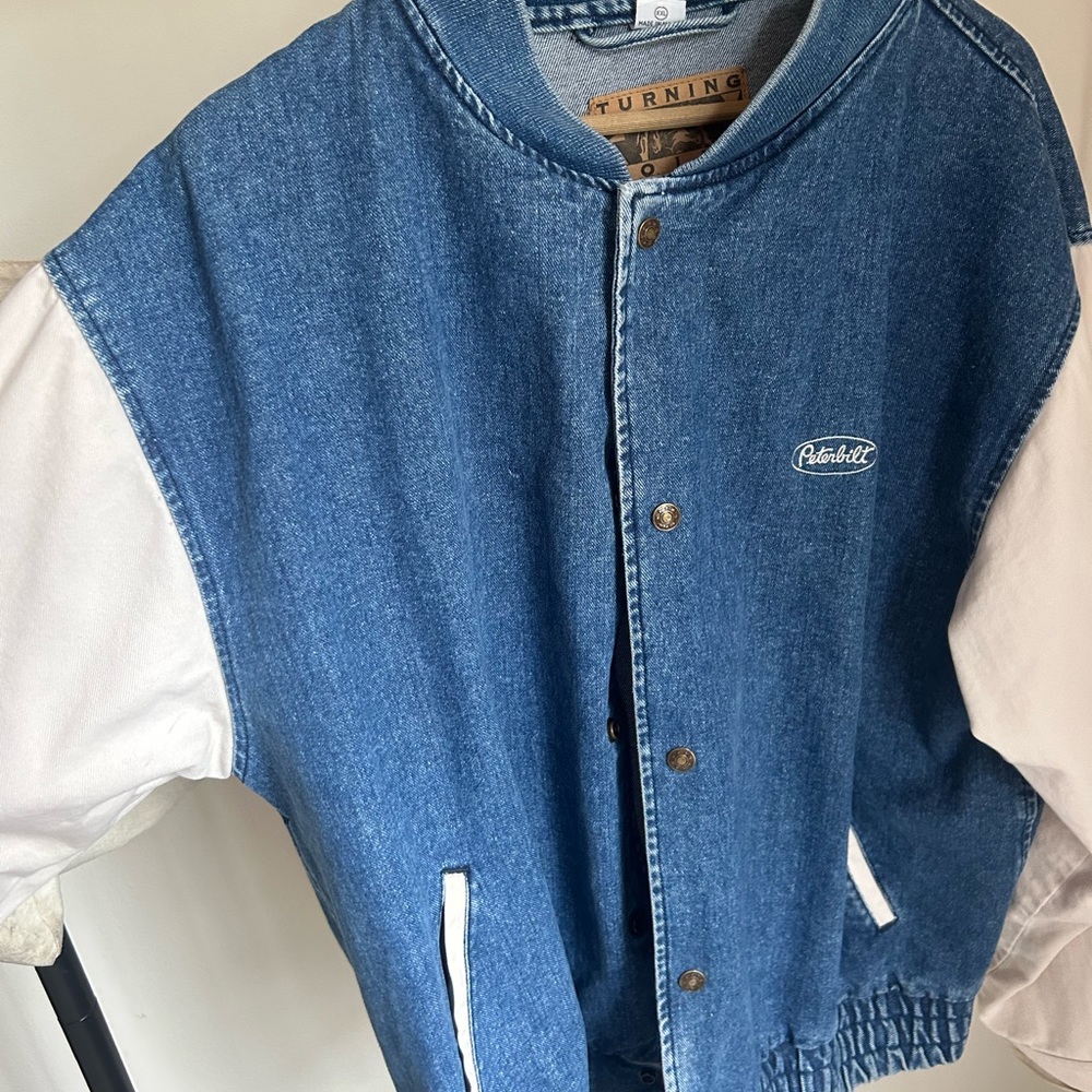 VTG OVERSIZED DENIM AND WHITE SLEEVE JACKET